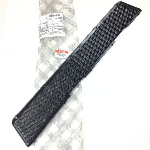 純正品　リアバンパーメッシュ　中央　　ALFA147GTA　　156039258