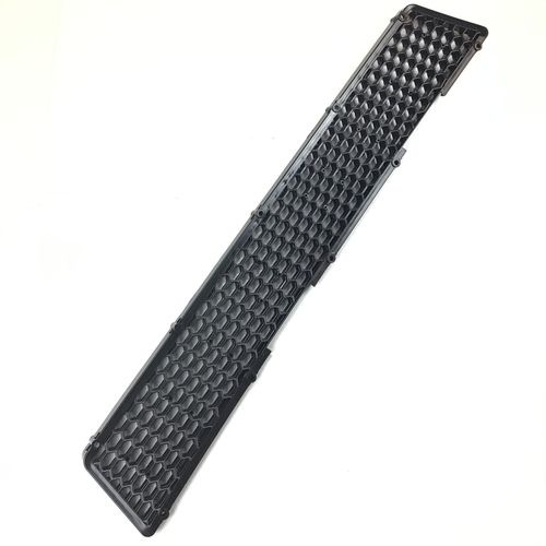 純正品　リアバンパーメッシュ　中央　　ALFA147GTA　　156039258