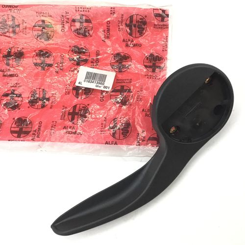 純正品　フロントシート　リクライニングレバー　右席用　ALFA147/GT　右ハンドル車　グレー　　183413960