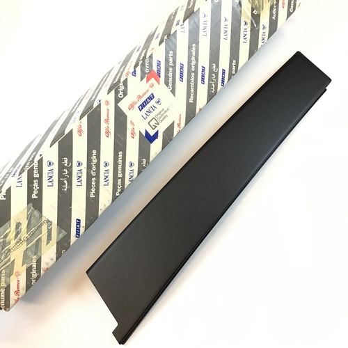 純正品　ドアピラーカバー　リア/RH　ALFA147　5DOOR　　735362913