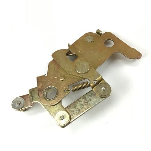 純正品　ボンネットロック　左側　　LANCIA　DELTA(831)　　82368429