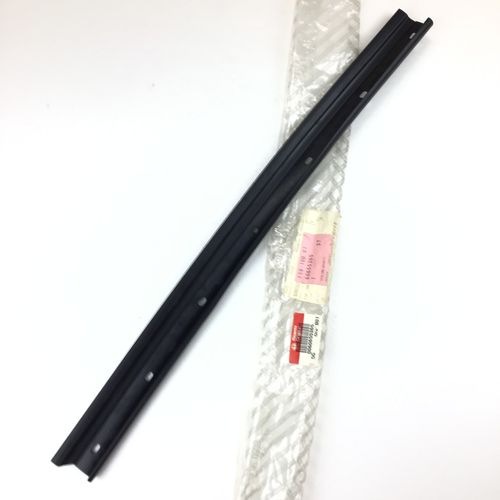 純正品 リアドア 右/下部 ウェザーストリップカバー ALFA156 60655365