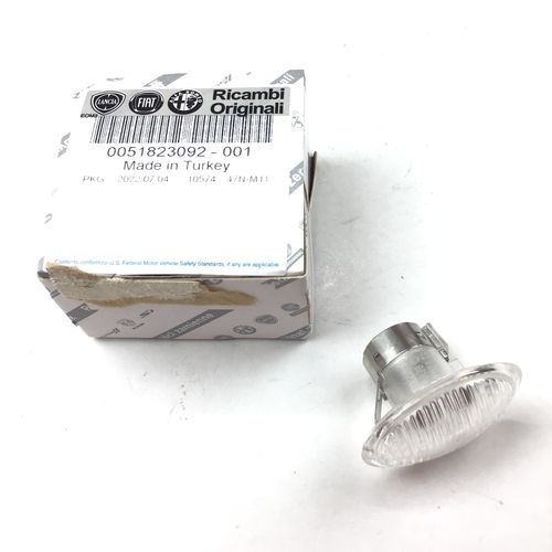 純正品　サイドマーカーレンズ　（左右共通）　ABARTH500　前期　～2011　　51823092