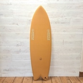 ジャスティス＋チリ　PINACOLADA 5'6\"　フィン付き ジャスティス＋チリ PINACOLADA 5'6 フィン付き