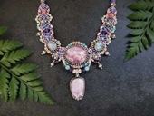 【バイオレットな友達】イーシャ（ピンクカルセドニー・ブルームーンストーン・アメジスト）