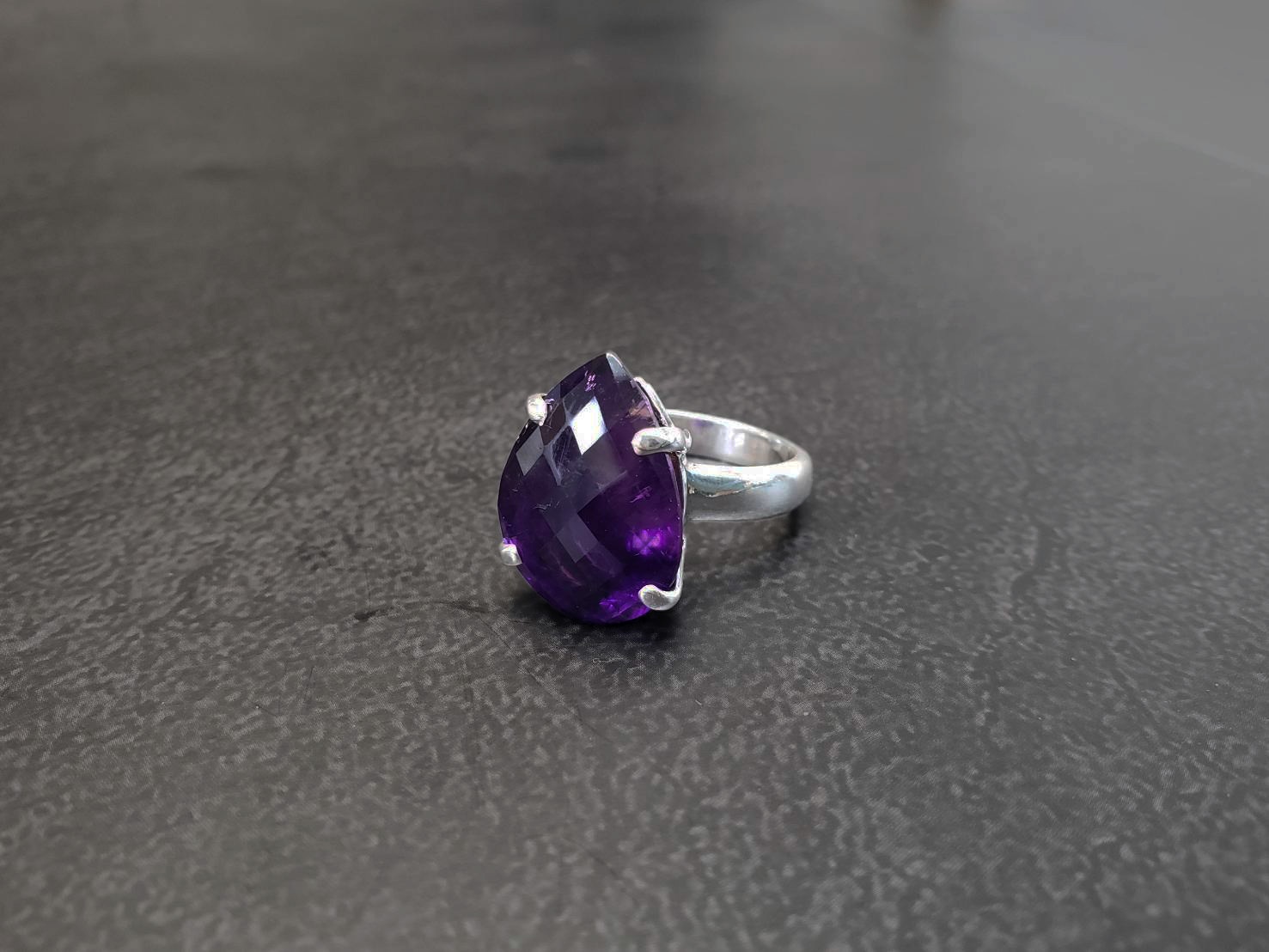 【神聖な愛と霊的なパワー】アメジスト　リング　スターボーンジュエリー