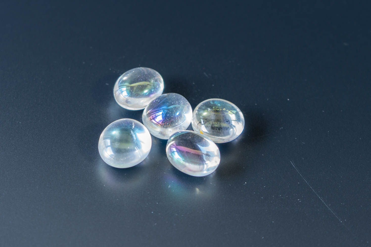 【オールマイティな癒しに】レインボーオーラクォーツ　タンブル