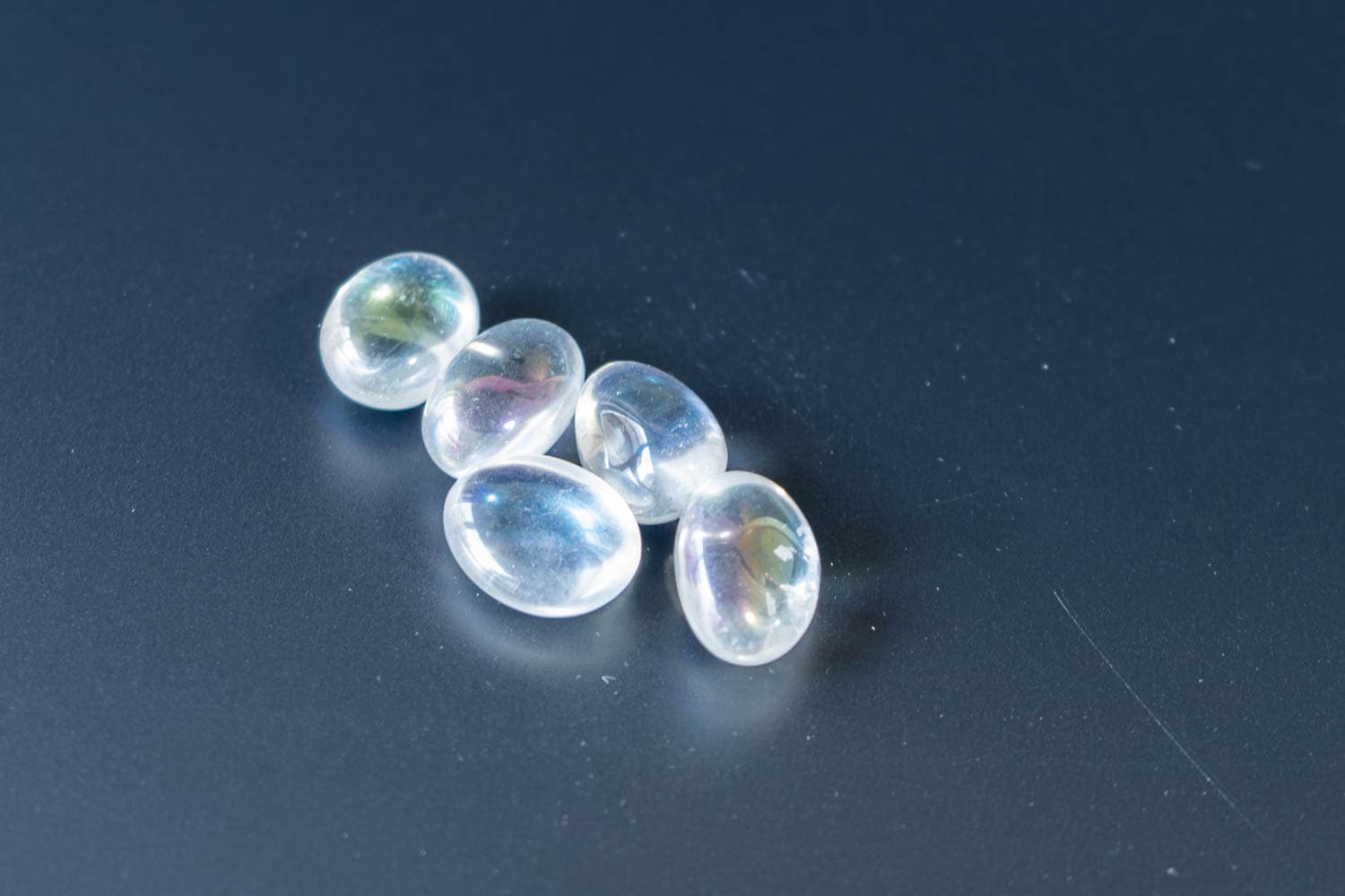 【オールマイティな癒しに】レインボーオーラクォーツ　タンブル