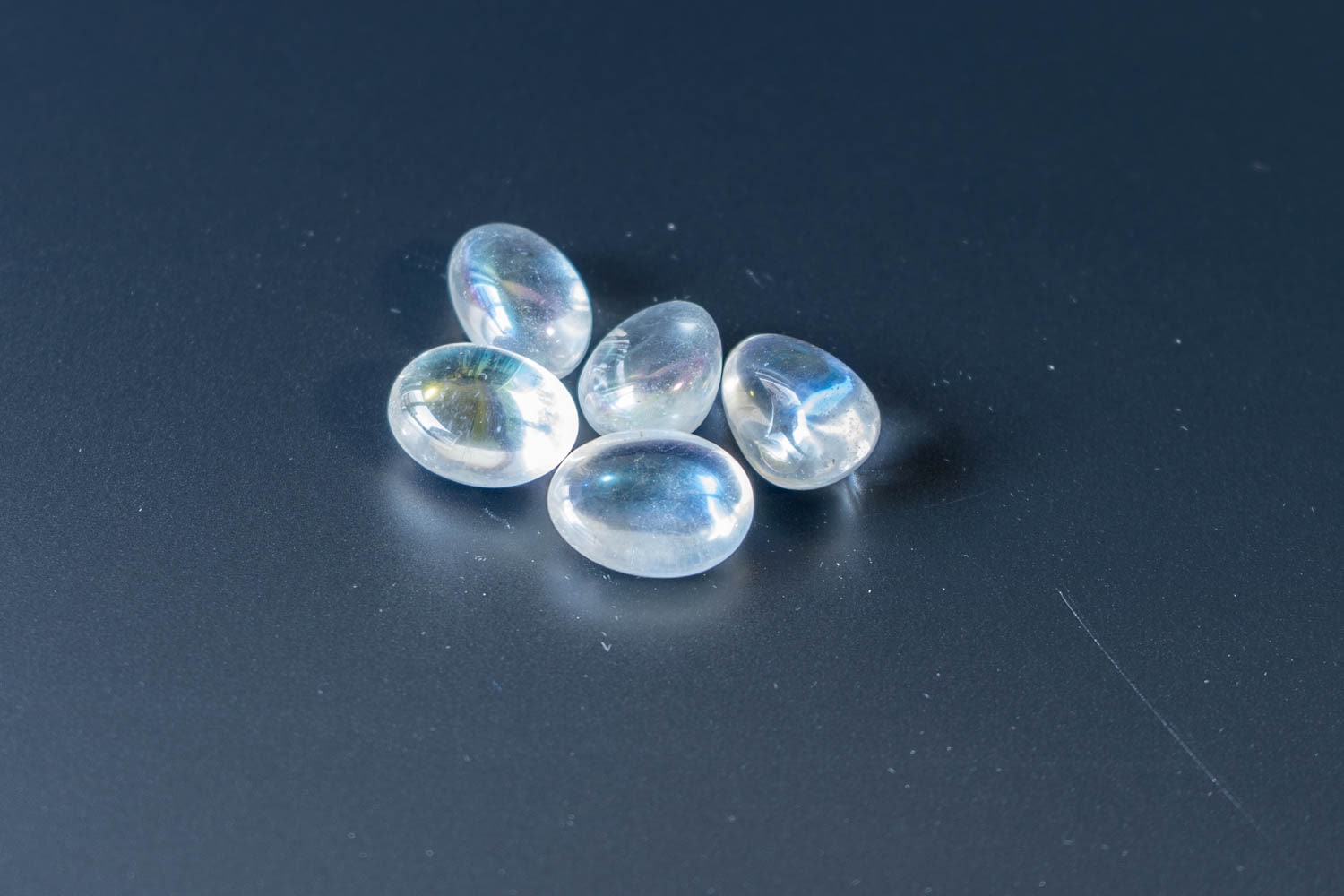 【オールマイティな癒しに】レインボーオーラクォーツ　タンブル