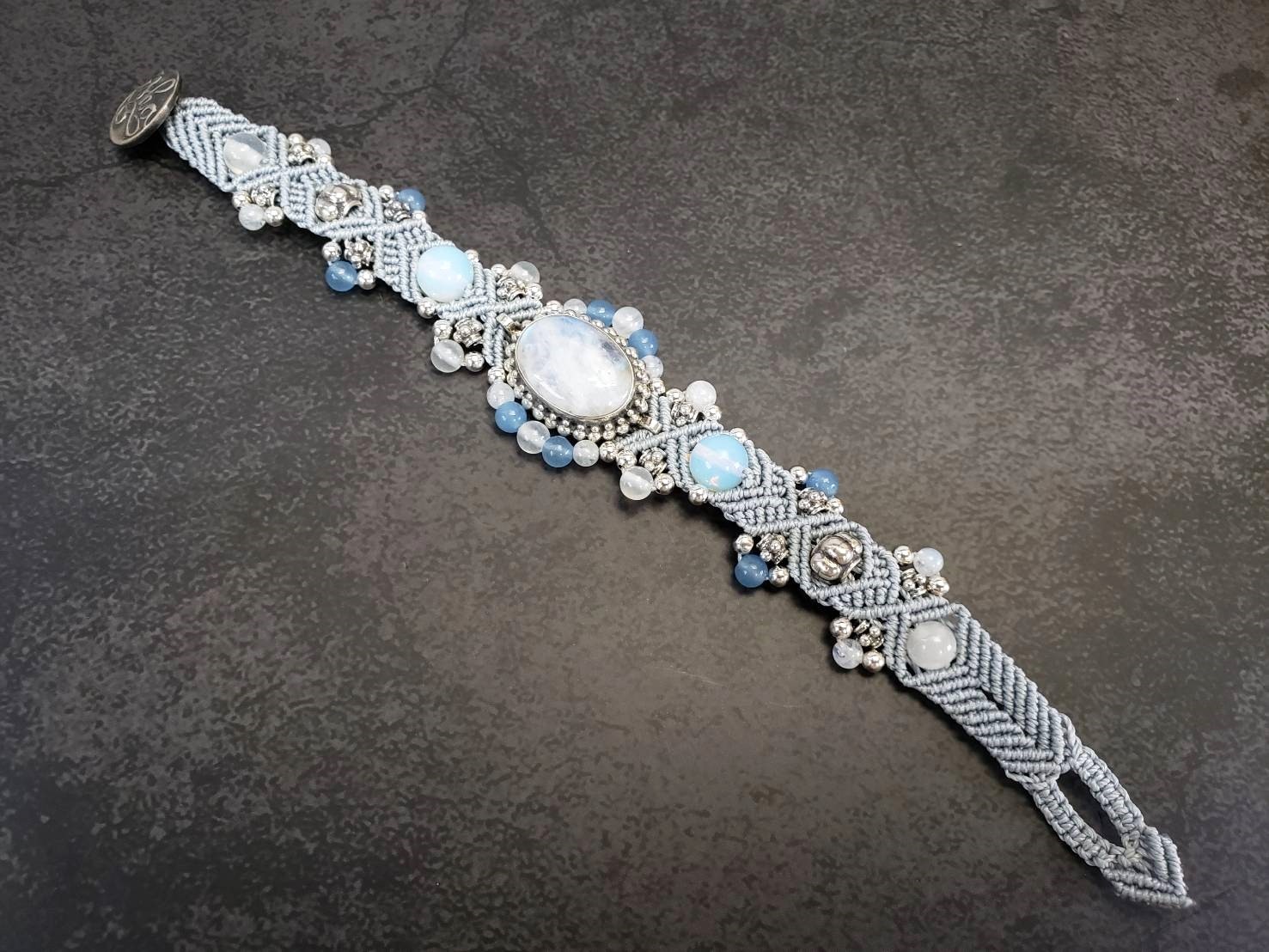 【聖なる存在】イーシャ（ムーンストーン）