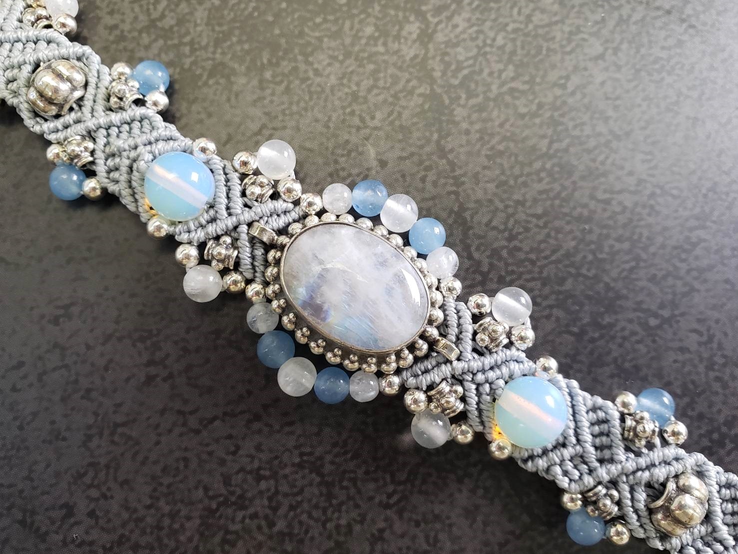 【聖なる存在】イーシャ（ムーンストーン）