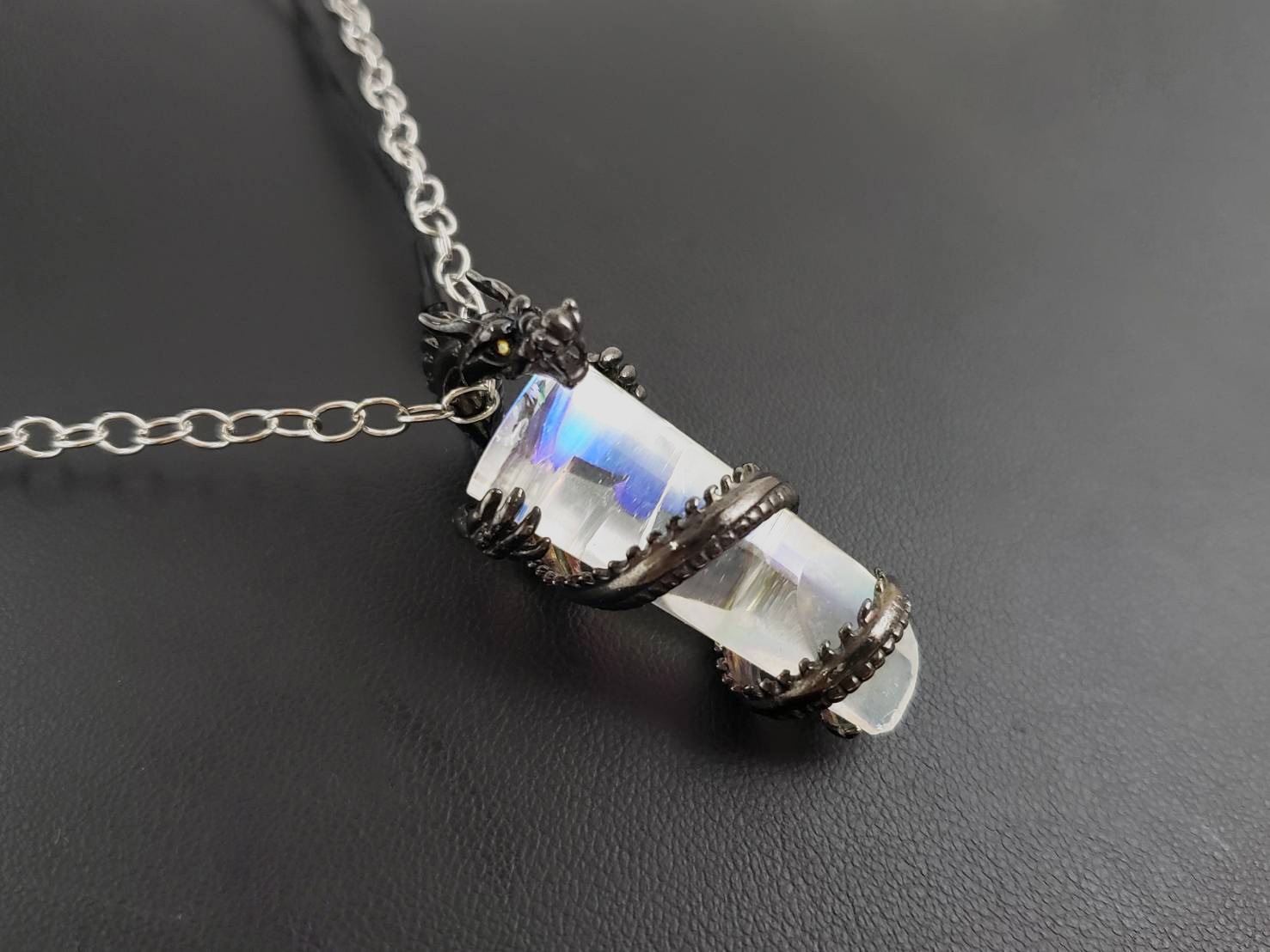 【虹に遊ぶ黒龍】レムリアンシード・オパールオーラ｜アシュタール