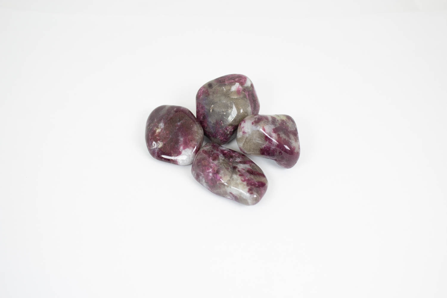 【軽やかなハート・純粋無垢な愛】ルベライトトルマリン in クォーツ タンブル