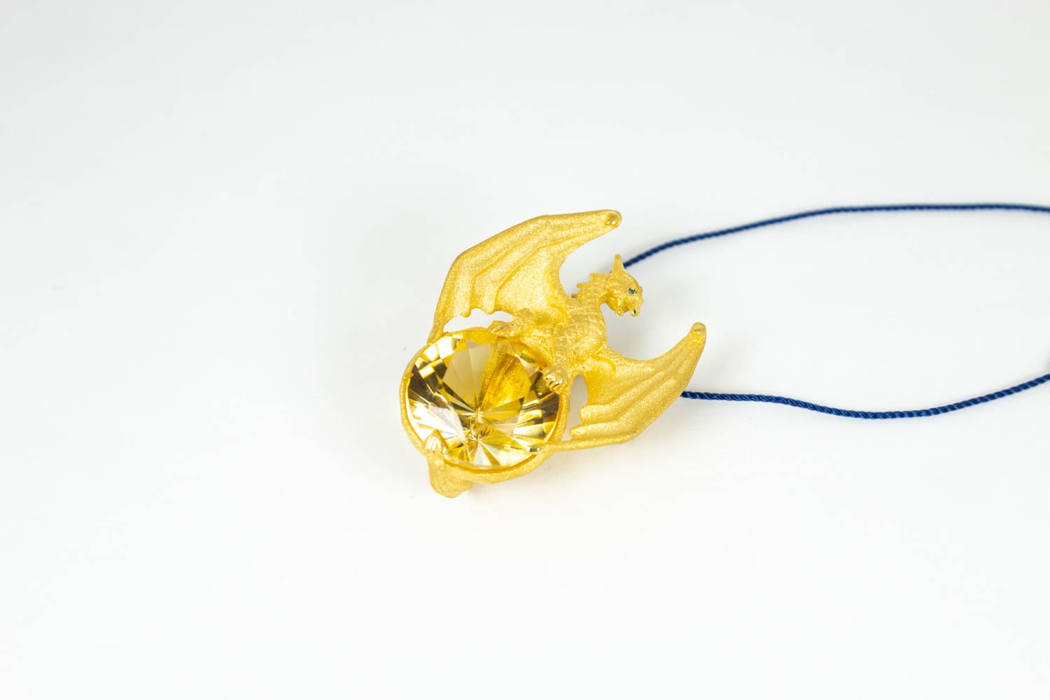 具現化する飛龍　アシュタールジュエリー