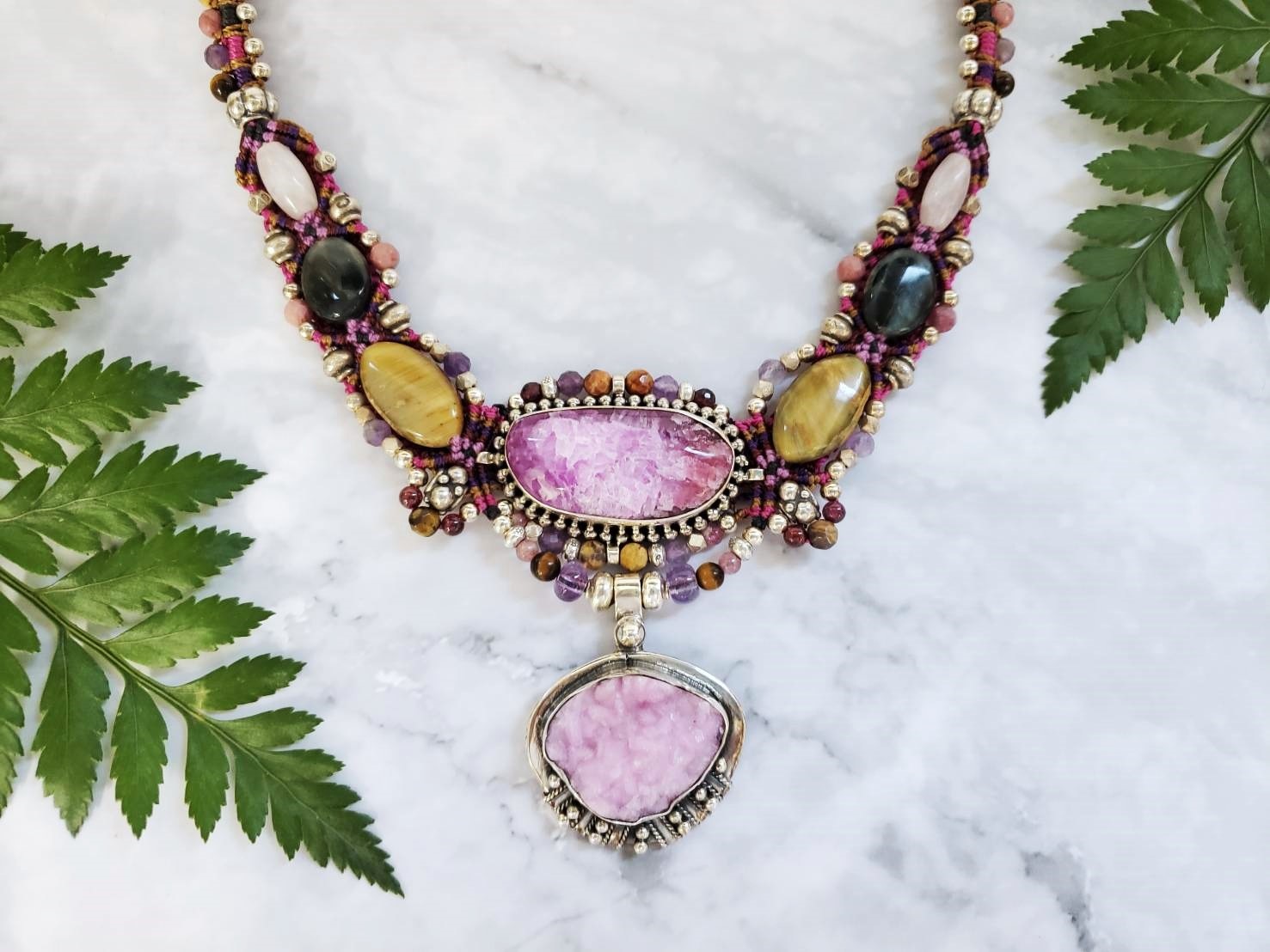 【叡智を呼び覚ます】イーシャ（アメジスト・タイガーアイ・ローズクォーツ）