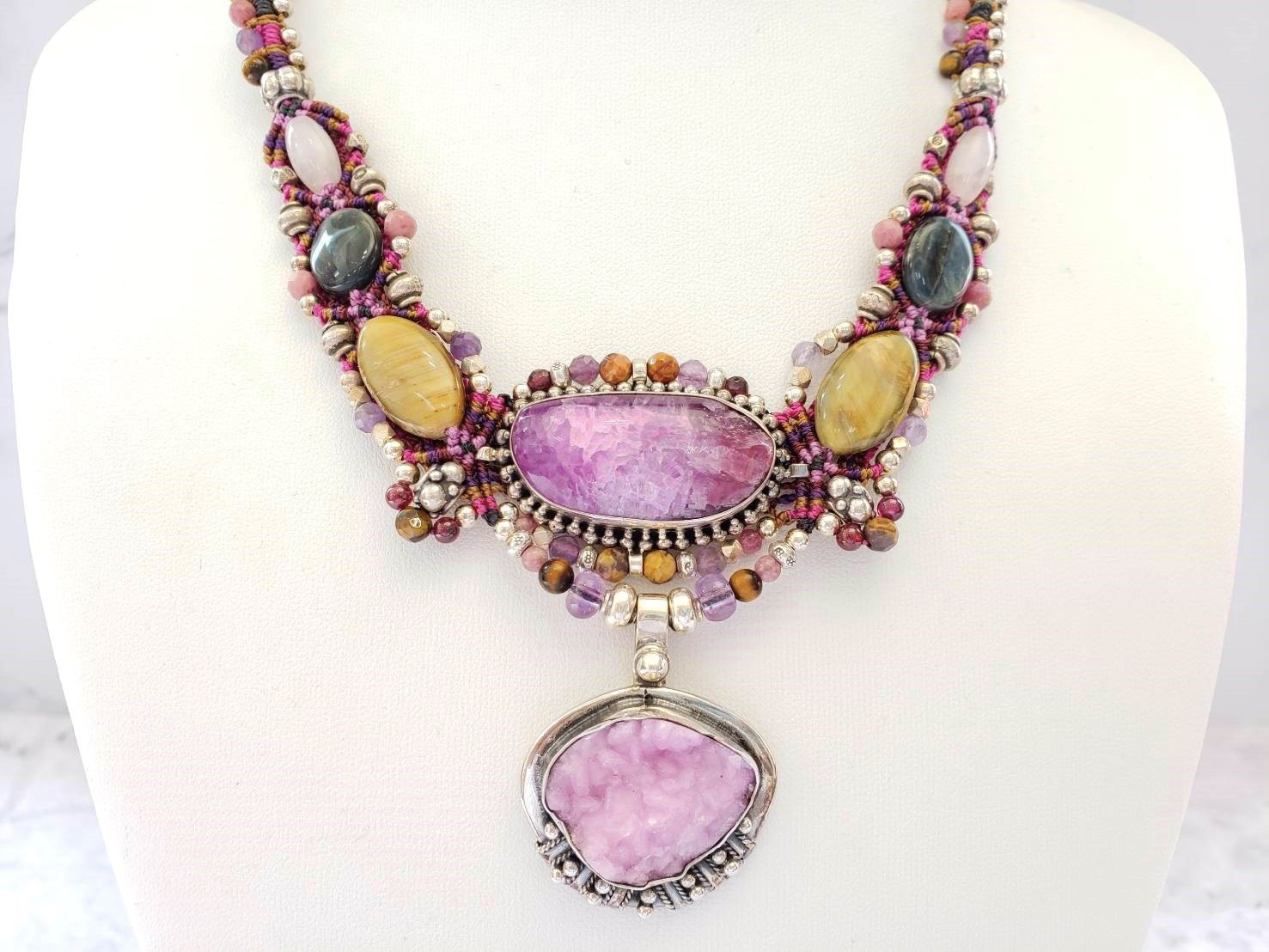 【叡智を呼び覚ます】イーシャ（アメジスト・タイガーアイ・ローズクォーツ）