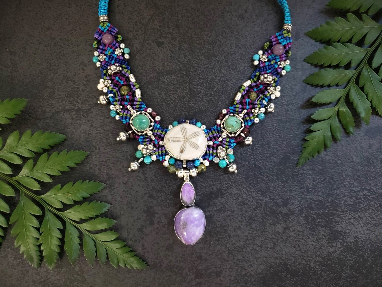 【封印が解かれる】イーシャ(ウニの化石・チャロアイト・ターコイズ)