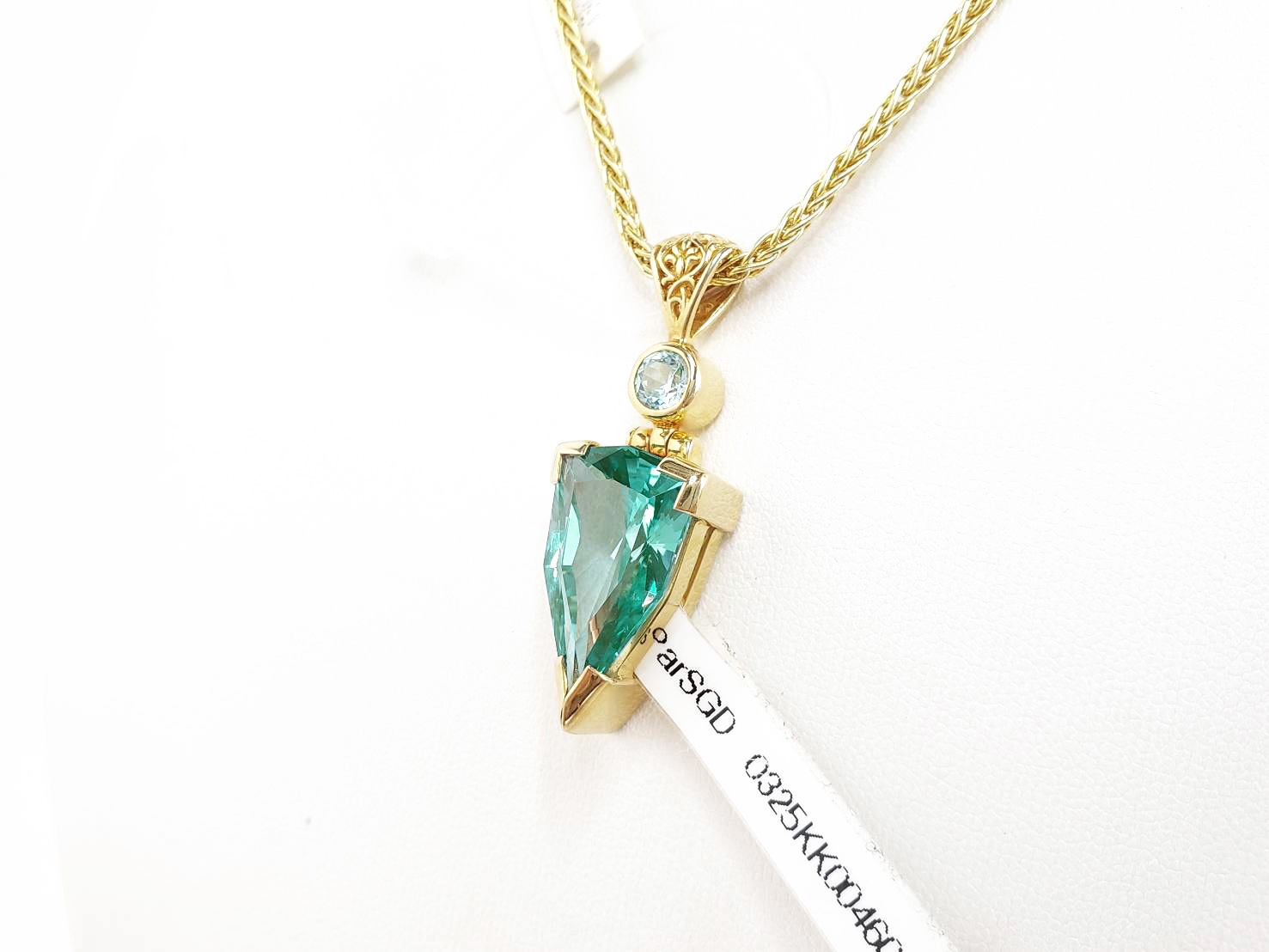 【コミュニケーションを助ける】【自信と行動力】パライバエフェクトスピネル｜ケイトキング 5582