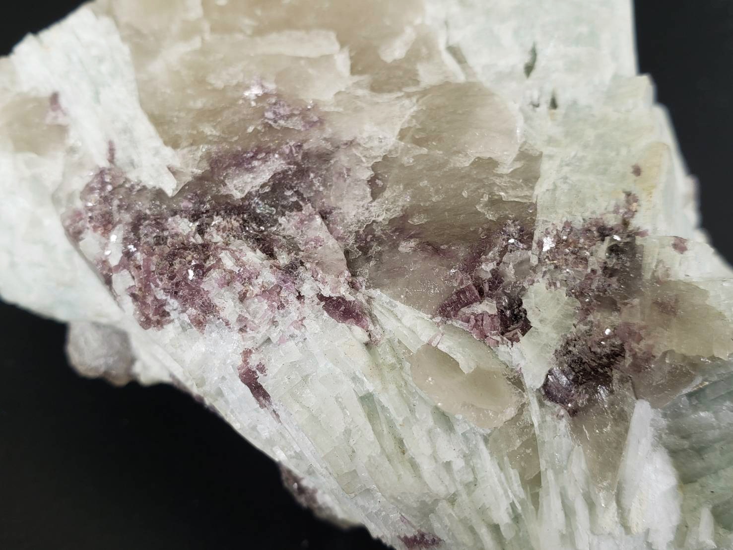 【愛と豊かさの道へ・高次元と繋がる・純粋無垢な愛】レッドトルマリン・イン・クォーツ&ブルーマイカ