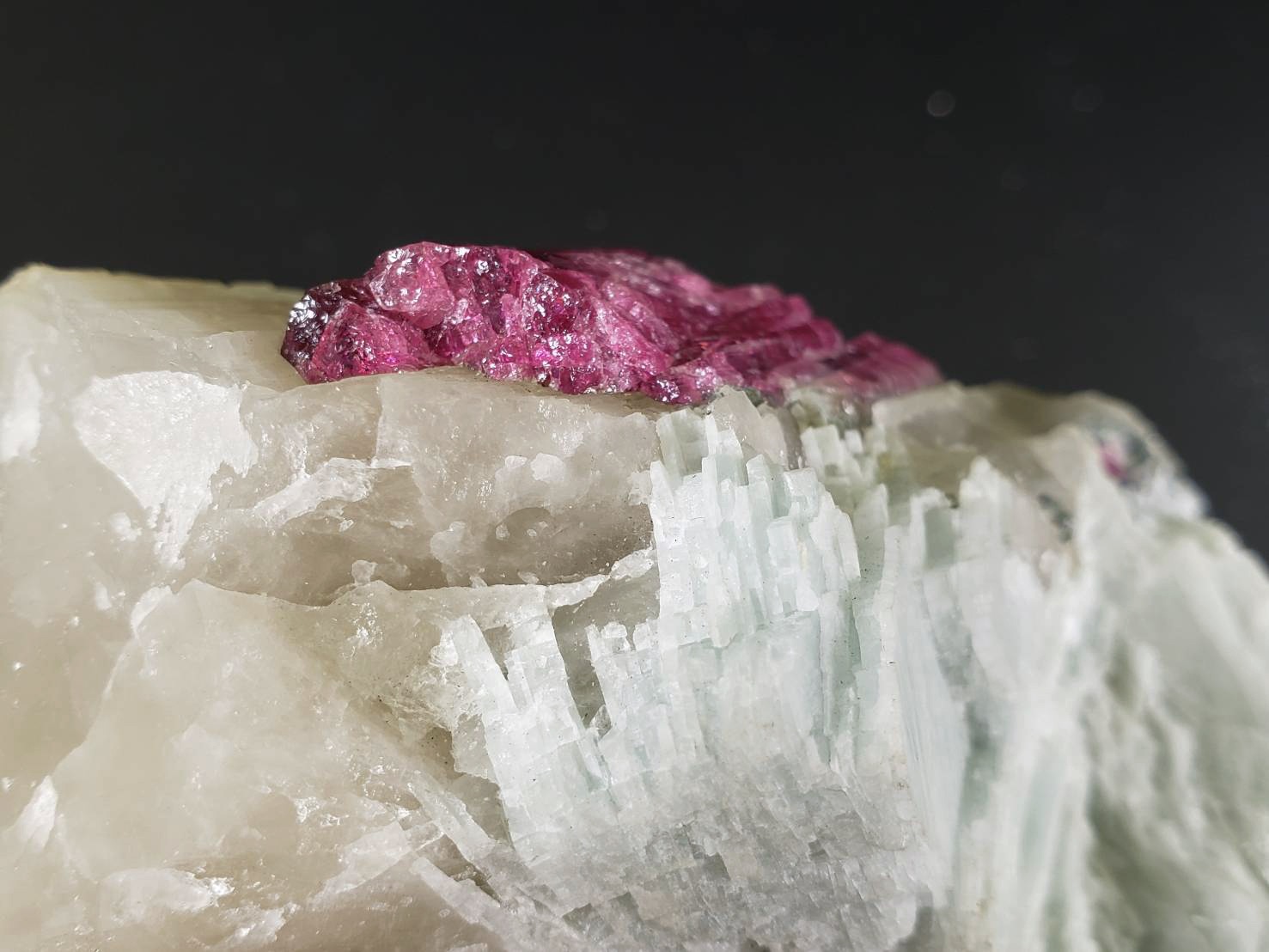 【愛と豊かさの道へ・高次元と繋がる・純粋無垢な愛】レッドトルマリン・イン・クォーツ&ブルーマイカ