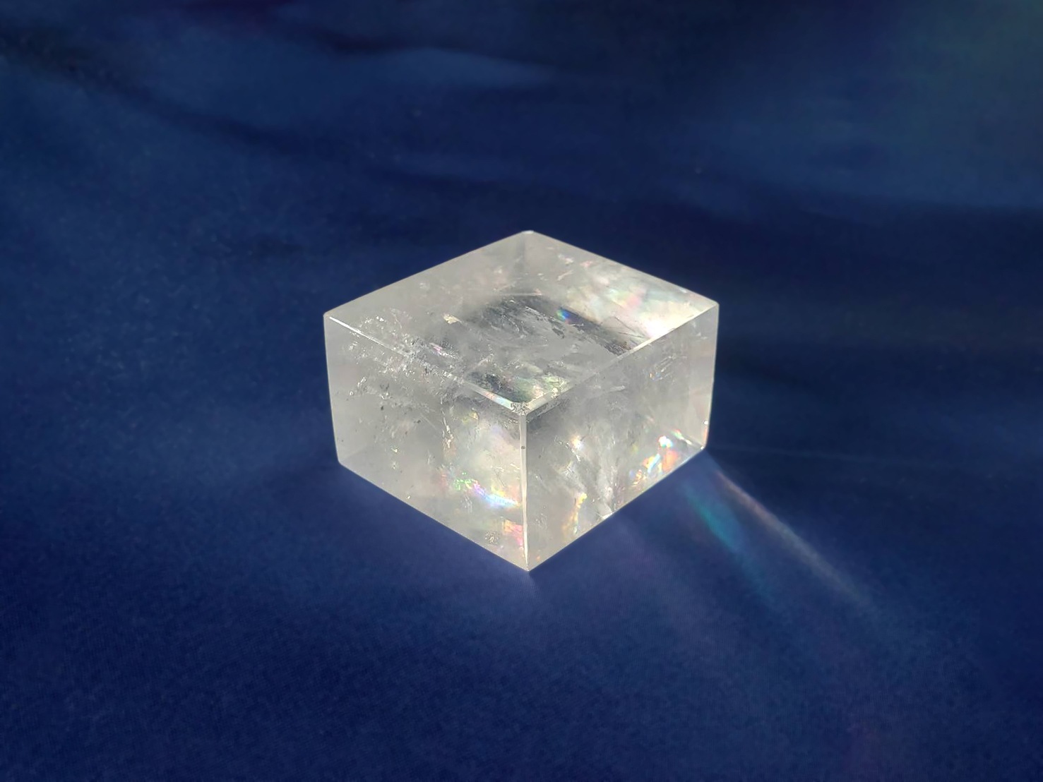 グリーンカルサイト最高品質　レインボー入　天然石 径11cm グリーンカルサイト最高品質 レインボー入 天然石 径11cm - メルカリ