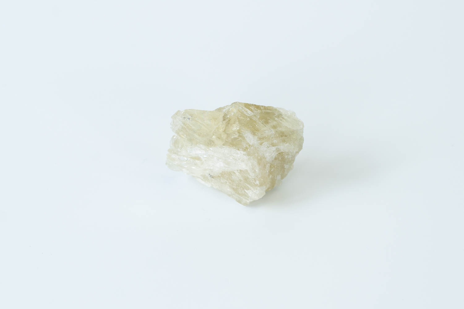 【神の愛】ヒデナイト(グリーンクンツァイト) 原石