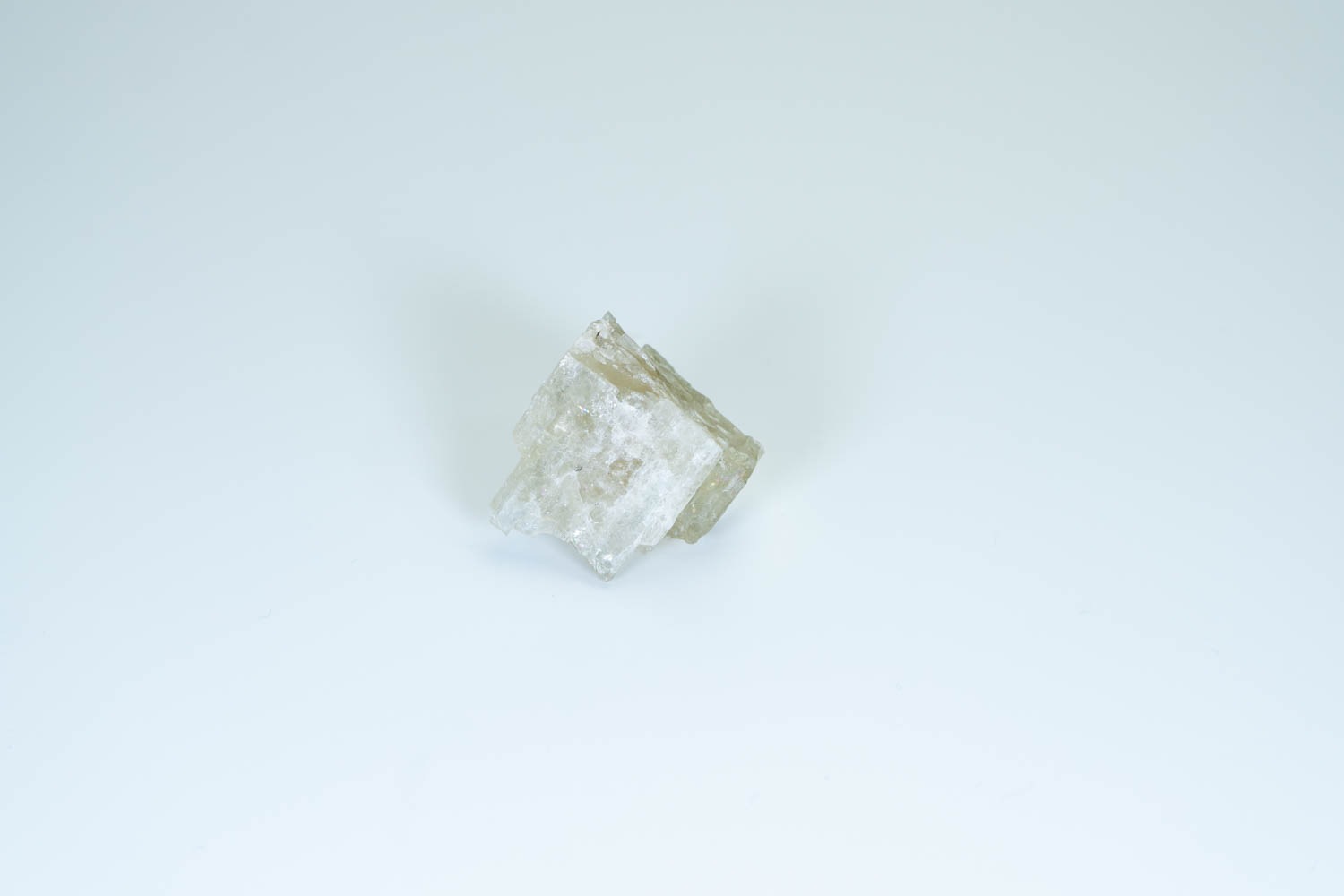 【神の愛】ヒデナイト（グリーンクンツァイト）　原石