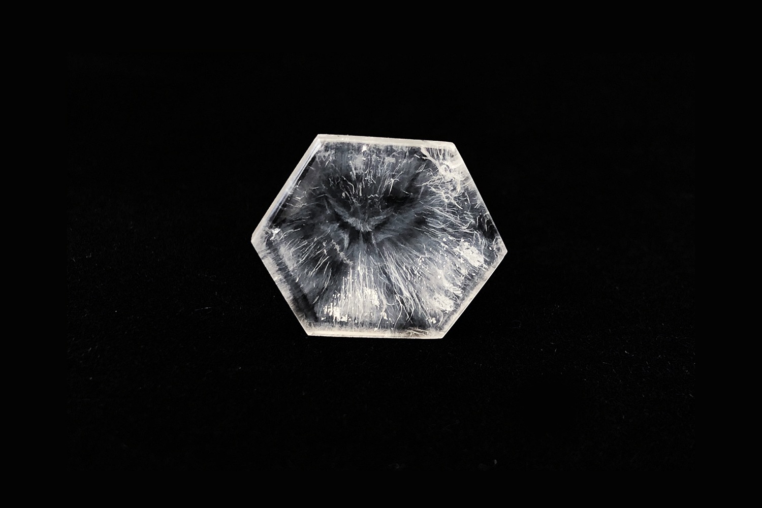 ビッグバンクォーツ