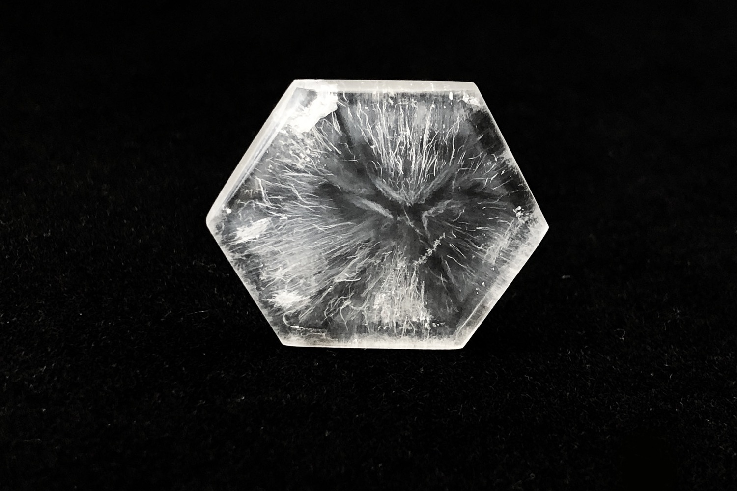 ビッグバンクォーツ