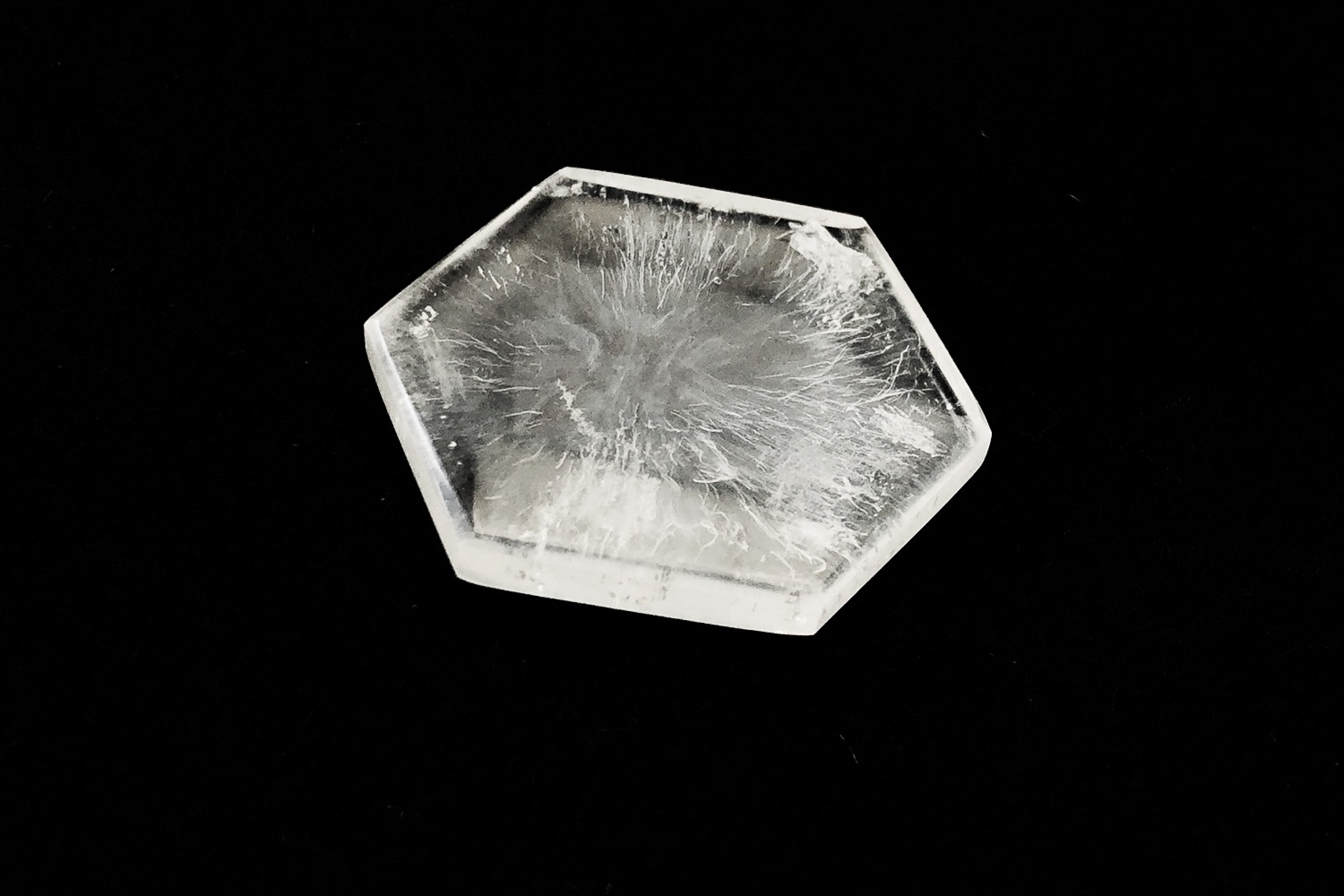 ビッグバンクォーツ