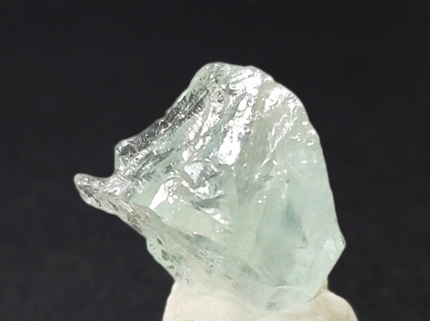 【繊細なハートを光に変える】アクアマリン