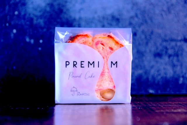 ONE WHOLE パウンドケーキ　“いちごとマカダミア”