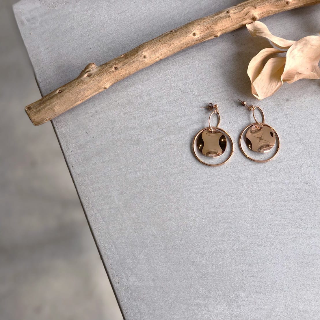 W hoop plate pierce / earring