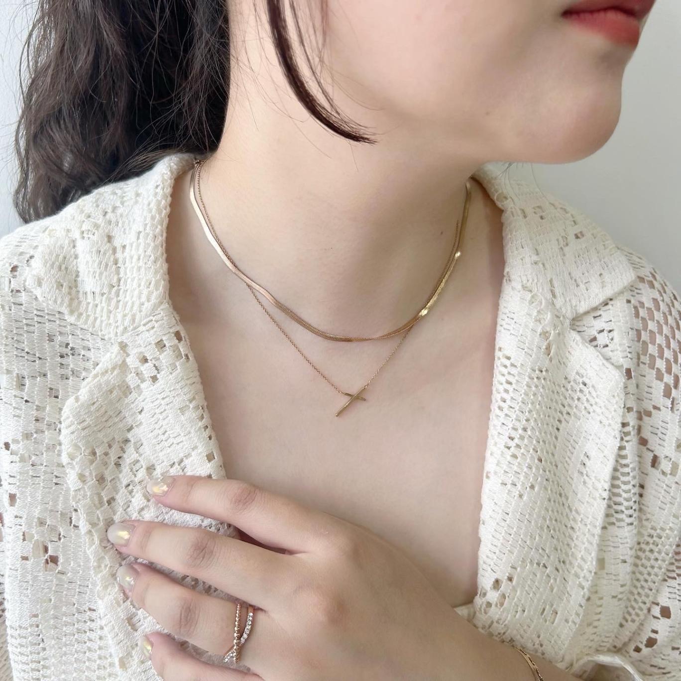 Closs motif necklace