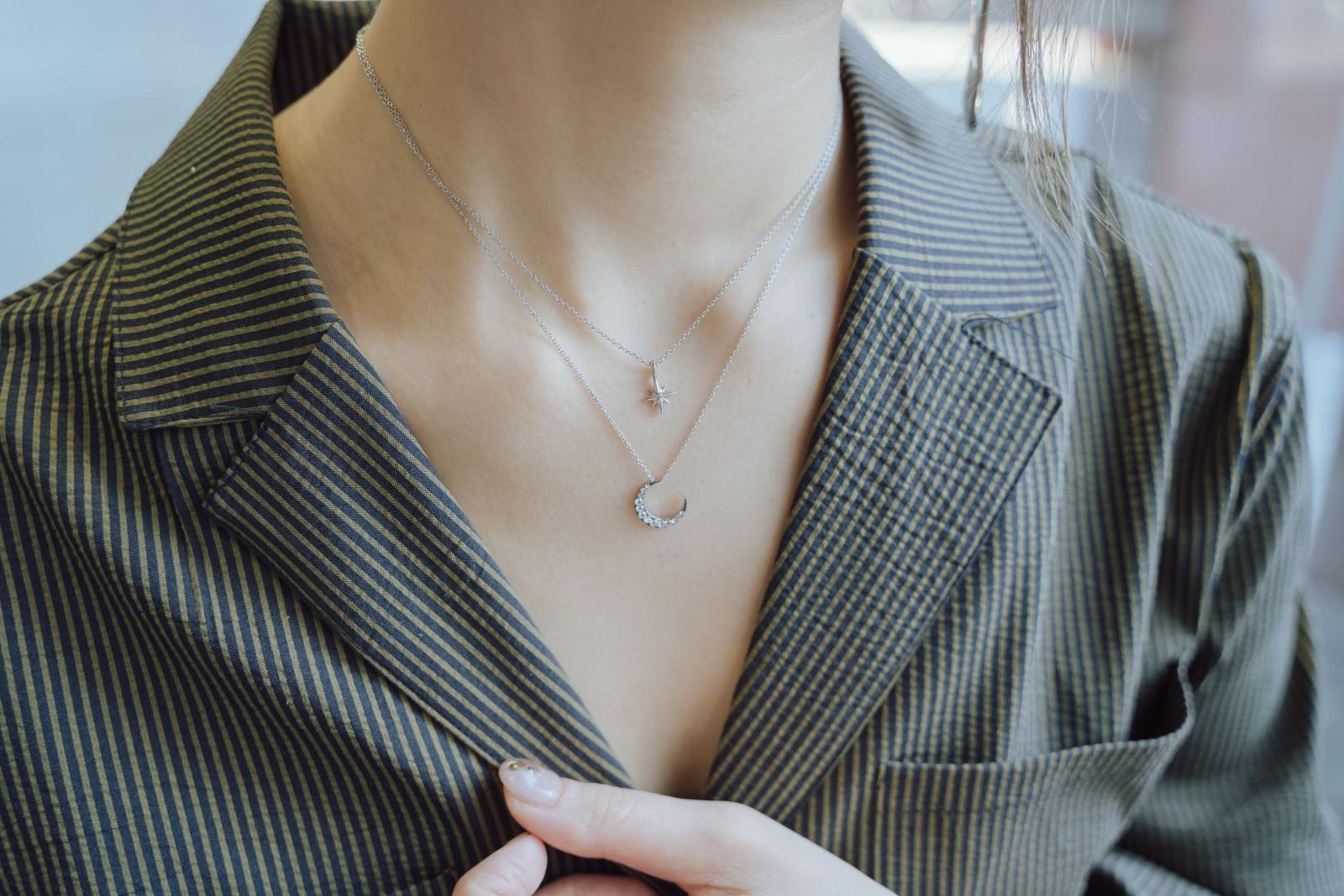 Tiny star necklace