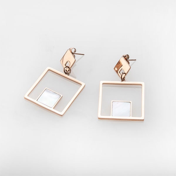 Square plate pierce