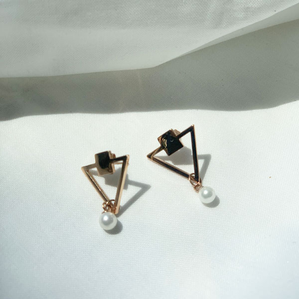 Triangle pearl pierce
