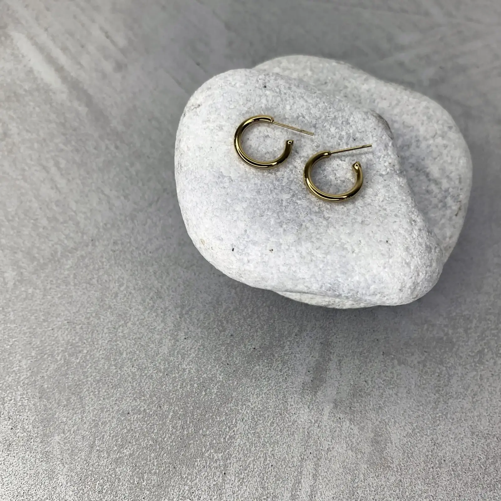 Thin hoop pierce