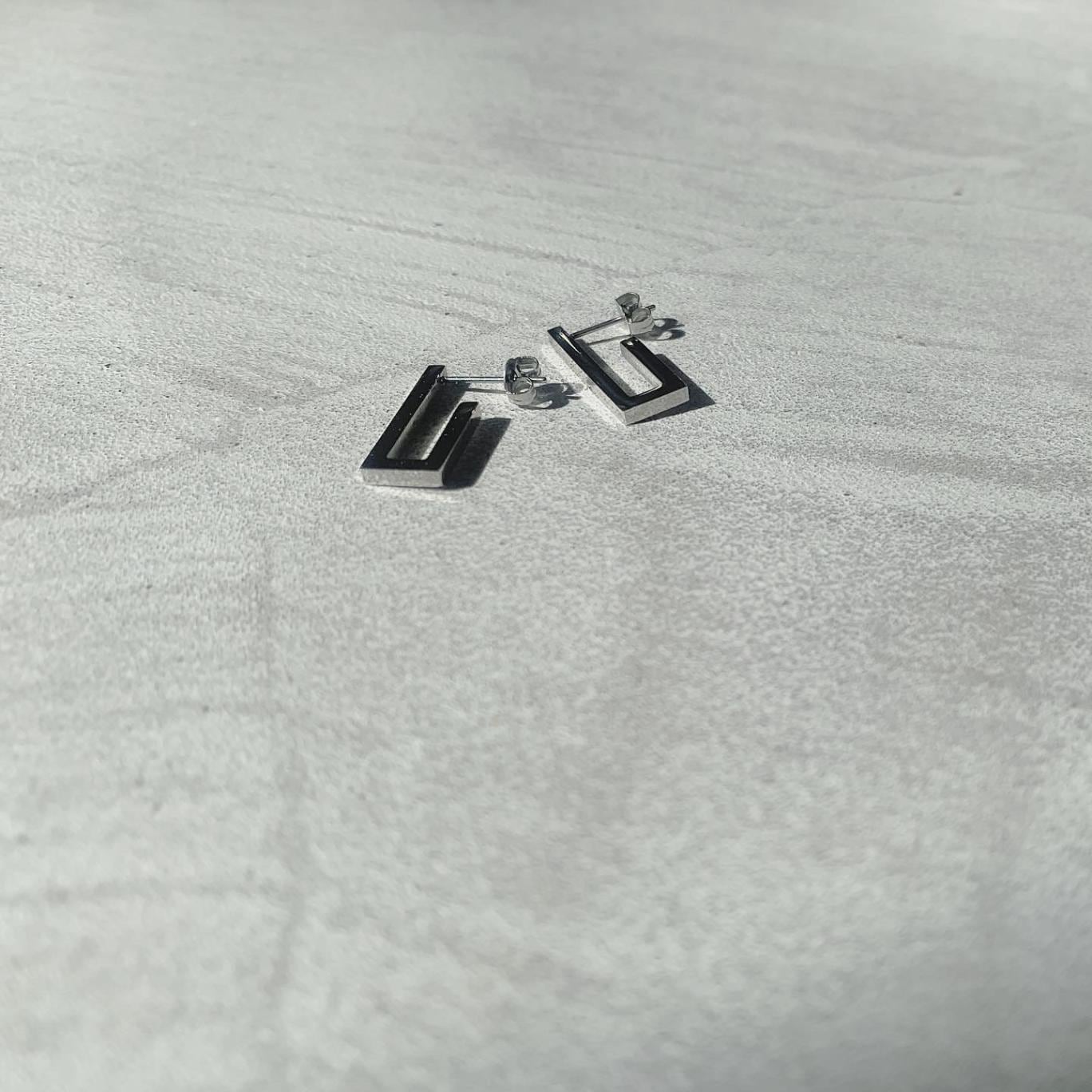 Flat bar pierce
