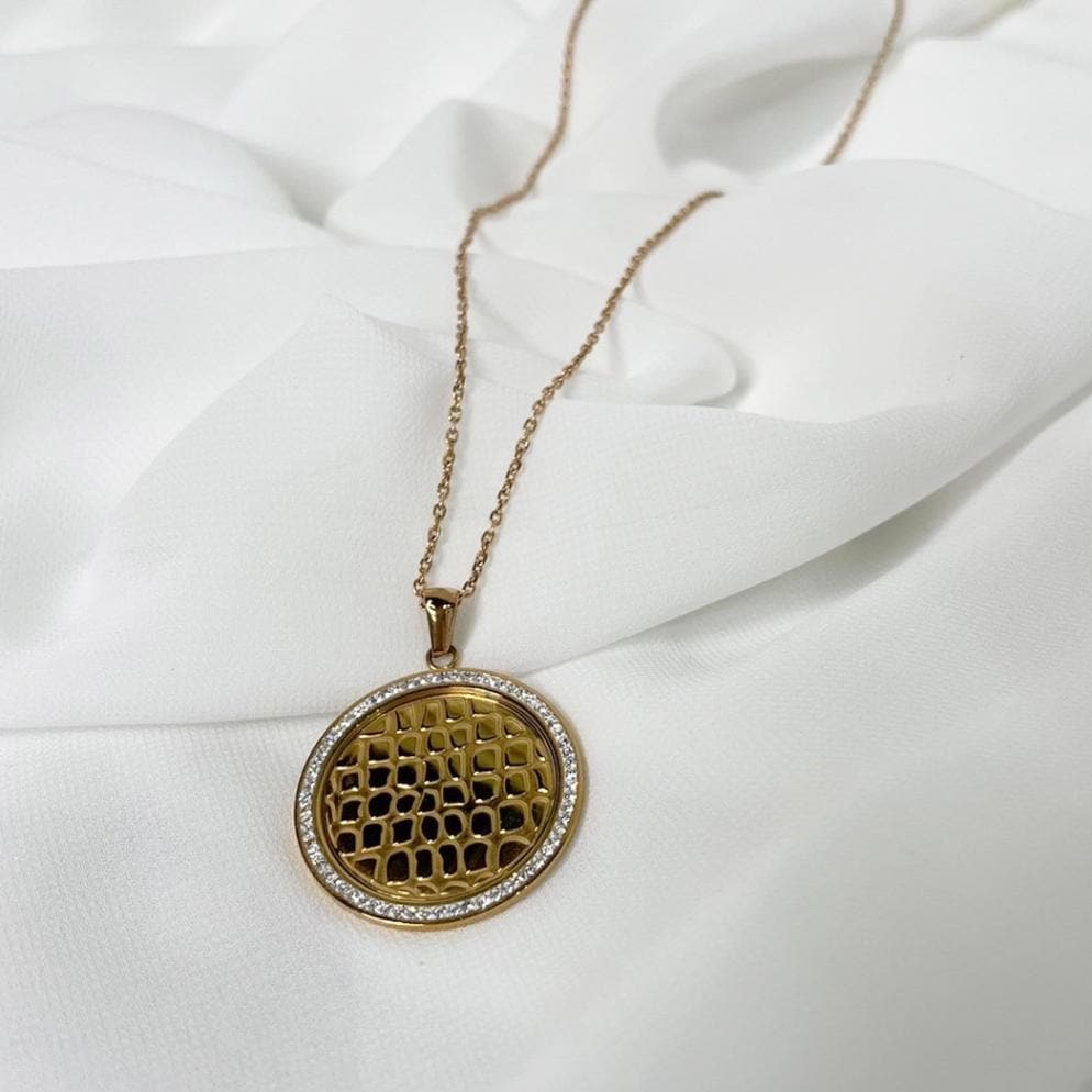 Stone circle necklace