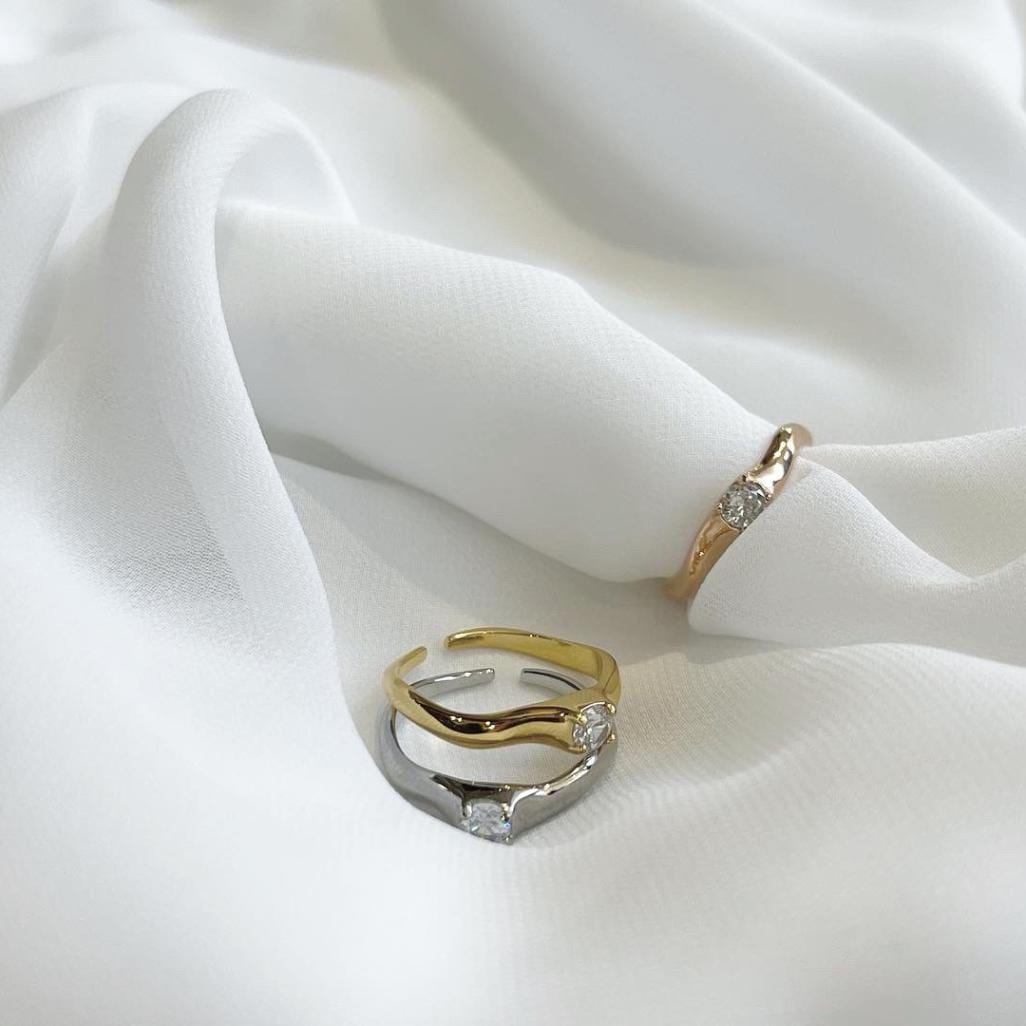Nuance stone ring