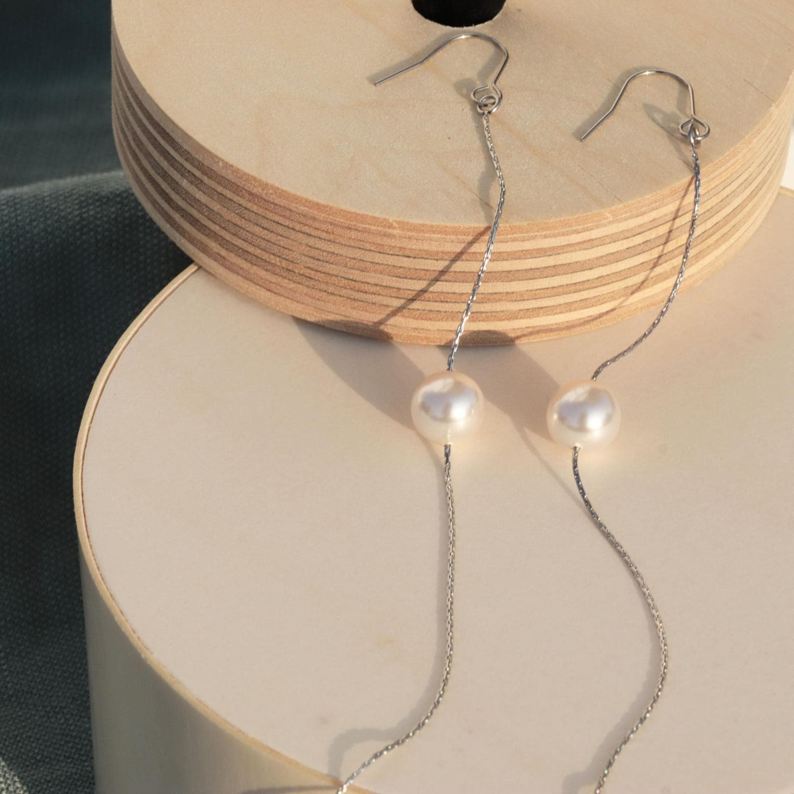 Long chain pearl pierce / earring