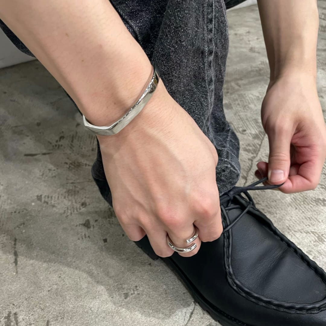 Thickly bangle