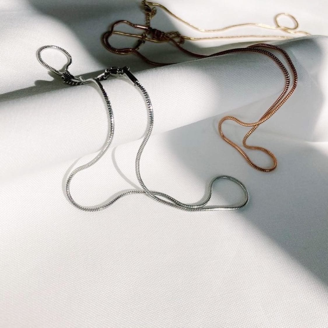 Minimal chain necklace