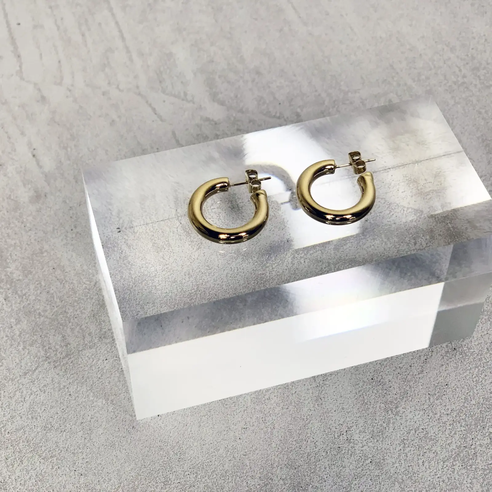 Thick hoop pierce