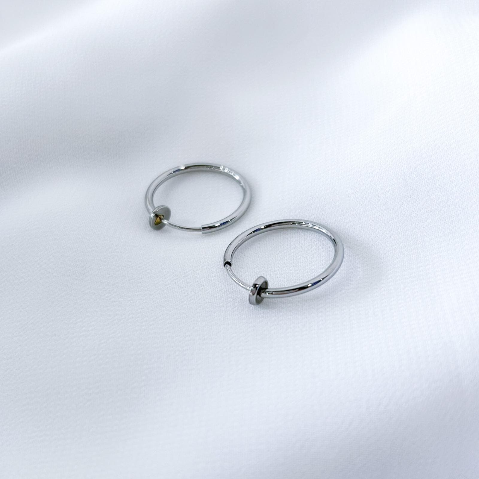 Thin hoop earring