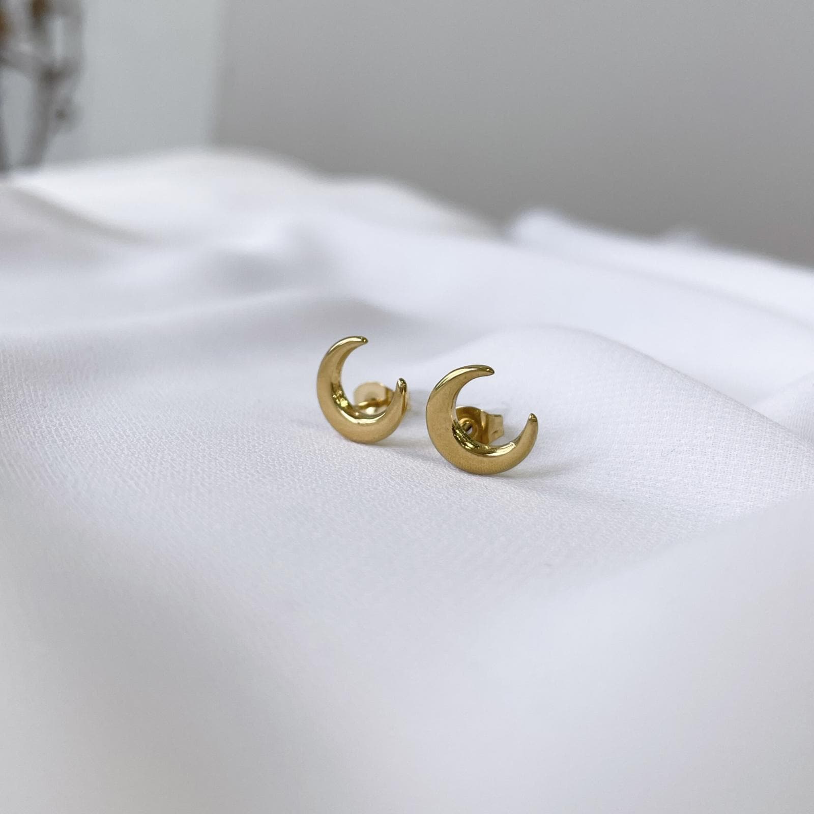 Moon tin pierce