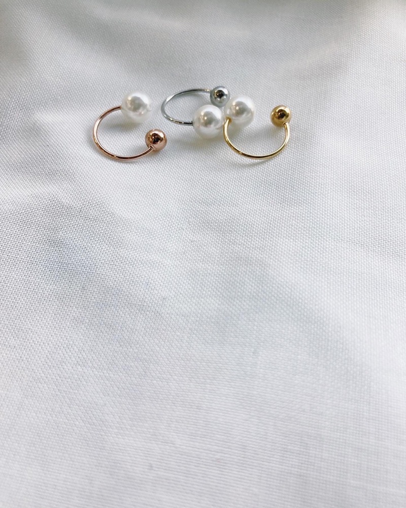 one pearl earcuff