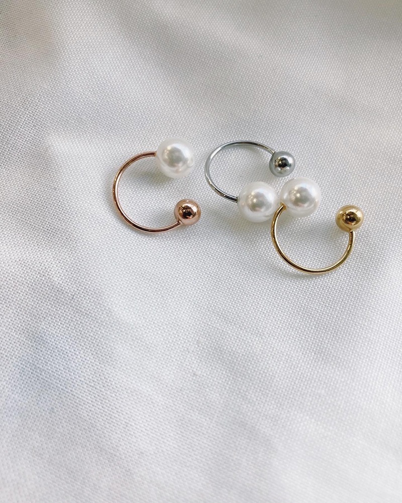 one pearl earcuff