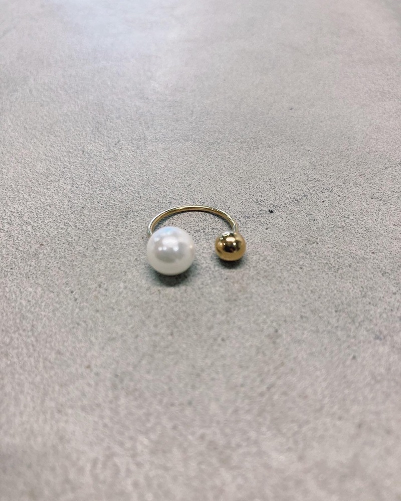 one pearl earcuff